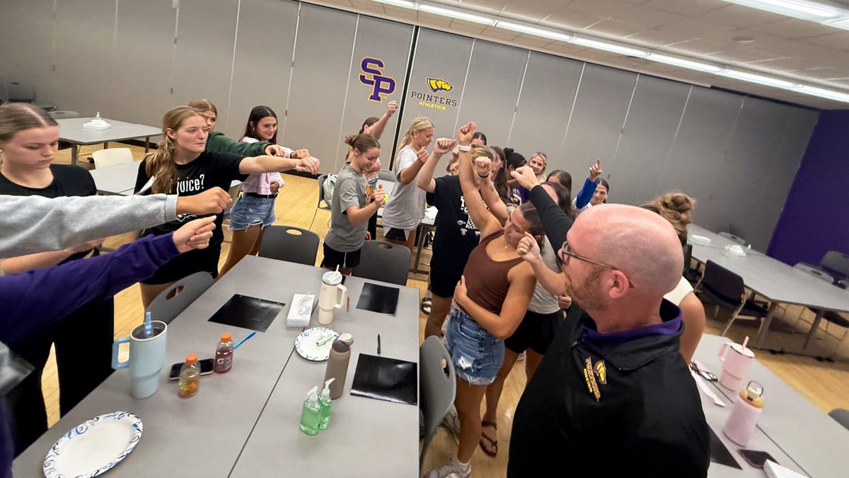 Continuing our growth as a group 🐾

Leadership session✌️as a TEAM 🫶

💜 #Pointers 💛 #JUICE🧃