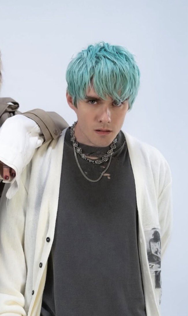 iswhatsheis's tweet photo. he looks like he’s about to say it’s not a phase mom https://t.co/jlqul2LQnp