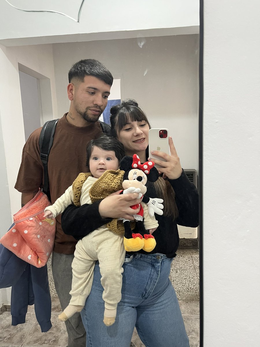 Logre todo lo anhelaba ! Mi familia mis amores 👑💕 Todo lo que sea con y para ustedes siempre ! Gracias por ponerme de pie y enseñarme día a día a querer llegar más lejos 💘💫