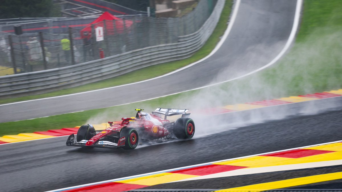 F1HardWalls4K's tweet photo. 📂 Wallpapers
 └🖥 Desktop
      └🔴 Lewis Hamilton https://t.co/q168cCmNot