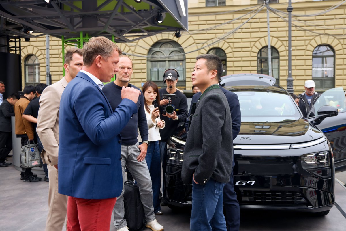 xiaopenghexpeng's tweet image. Loved talking with our XPENG owners and fans in Germany. Thanks to all for your thoughtful gift. Little P and I enjoyed the local Bavarian traditions and are rocking our new Bavarian outfits!
$XPEV