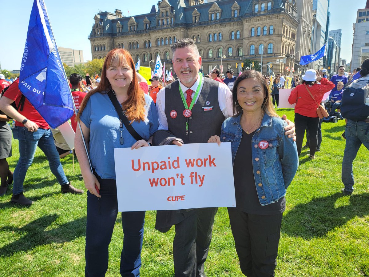 CanadianLabour's tweet image. Unpaid work won’t fly. 
CLC officers stood with @cupenat  flight attendants, calling on the gov’t to close the airline loophole that forces unpaid work and to end Section 107 abuse of workers’ rights. #canlab #unpaidworkwontfly