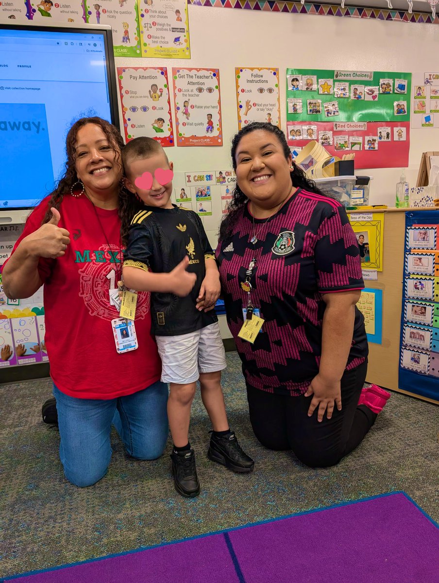 A little sprinkle of happiness as we celebrate Mexican Independence Day! Viva Mexico !!🇲🇽🇲🇽🇲🇽🇲🇽 #hispanicheritageMonth #oleleopards <a href="/OLE_Leopards/">Leonard Elementary</a>