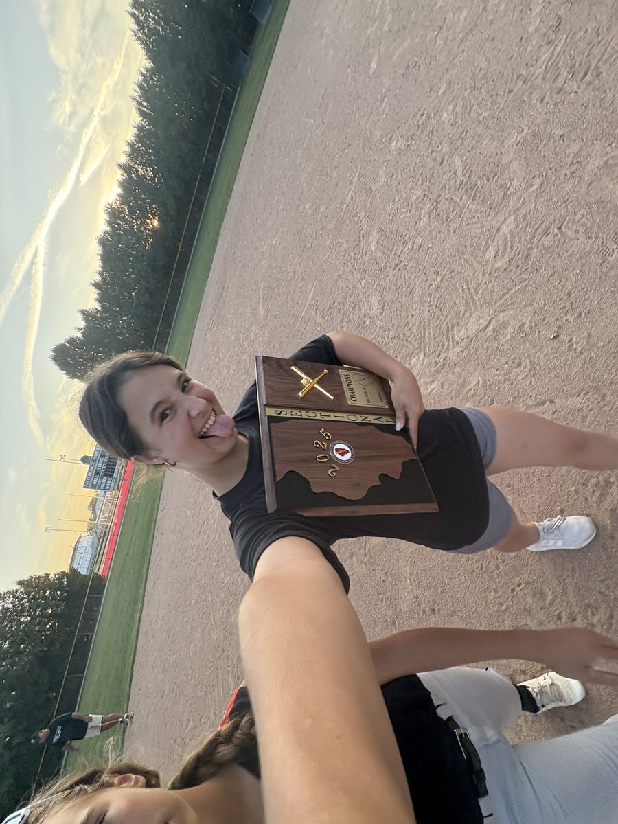 Heading to state with these girls! They battled super hard 8 inning win over Bishop McNamara. Keep it up girls!! 
<a href="/BeecherBobcats/">Beecher Bobcats</a> <a href="/BeecherSoftball/">BeecherSoftball</a>