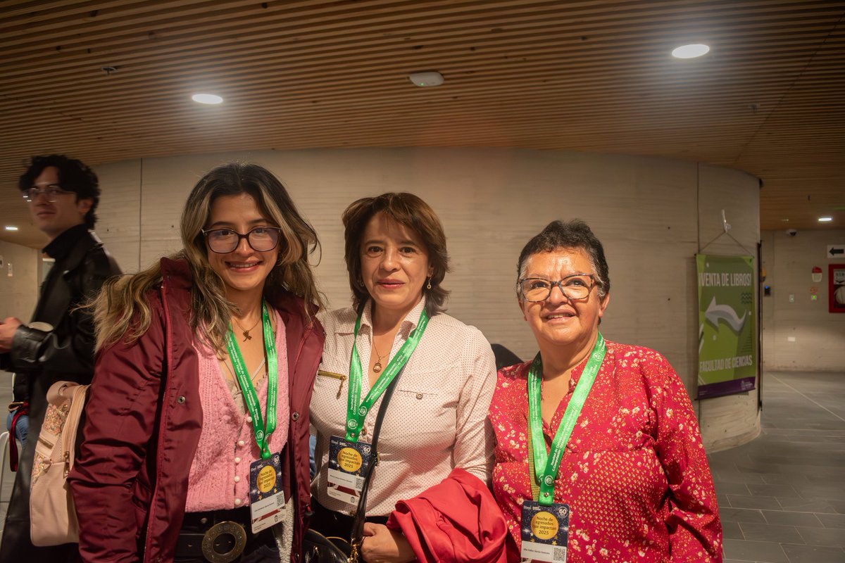 CienciasUNALBog's tweet image. 📸 Agradecemos a @prensaunal, quien acompañó con parte de la cobertura del evento, y a Jhon Esteban Turizo, de Divulgación y Medios de la Facultad de Ciencias, fotógrafo principal de la velada.

Una #FacultadQueConstruyeComunidad 💙💛❤️

#EgresadosUNAL #OrgulloCiencias #UNAL60