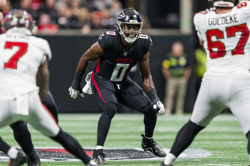 PFHOFAmbassador's tweet photo. DIVINE DEABLO, @AtlantaFalcons LB - Through the first 2 weeks of the season, Deablo, has posted an 87.1 PFF Overall Grade - ranking 9th out of 111 LBs. #DirtyBird #RiseUp #Falcons #Falcons2025 #AtlantaGA #NFL #NFLWeek2 #nflextra #NFLNews #nfltop100 #NFLKickoff
