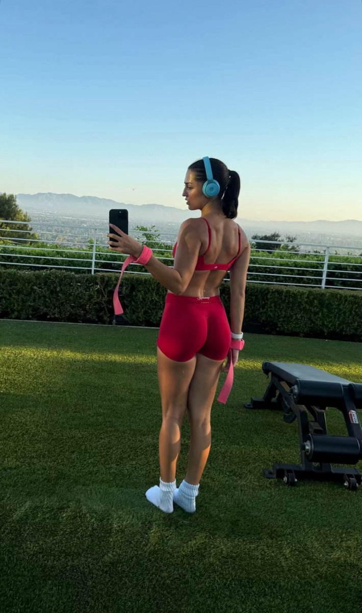 issa bella tweet media