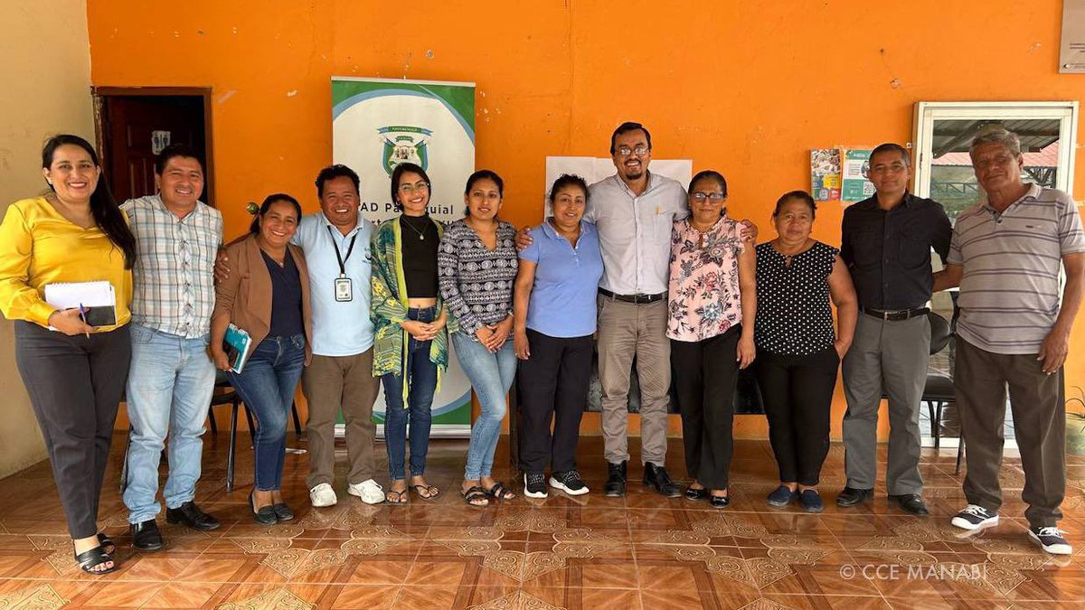 ManabiCce's tweet photo. 👉 En Puerto López iniciamos un diálogo con autoridades y representantes culturales para impulsar rutas, escuelas y caravanas artísticas.
Un primer paso para fortalecer juntos el arte y la cultura en la zona. https://t.co/0thmUDeU9n