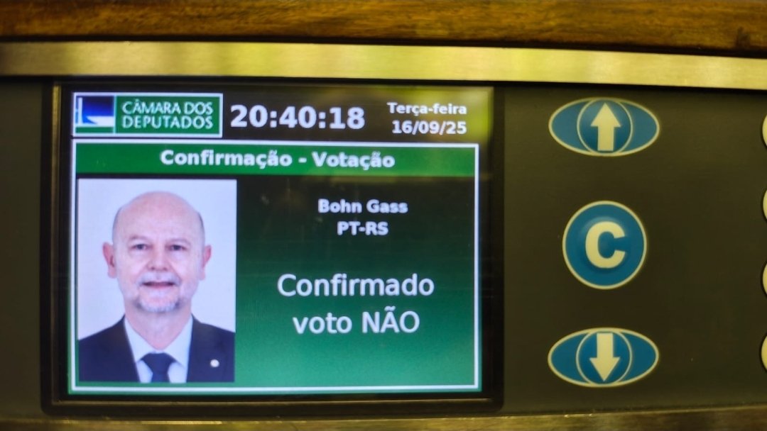 BohnGass's tweet photo. DEPUTADO NÃO É MAIS CIDADÃO DO QUE NINGUÉM. #pecdablindagem cria um privilégio absurdo.
Taí meu voto NÃO! https://t.co/66YU7GVkQD