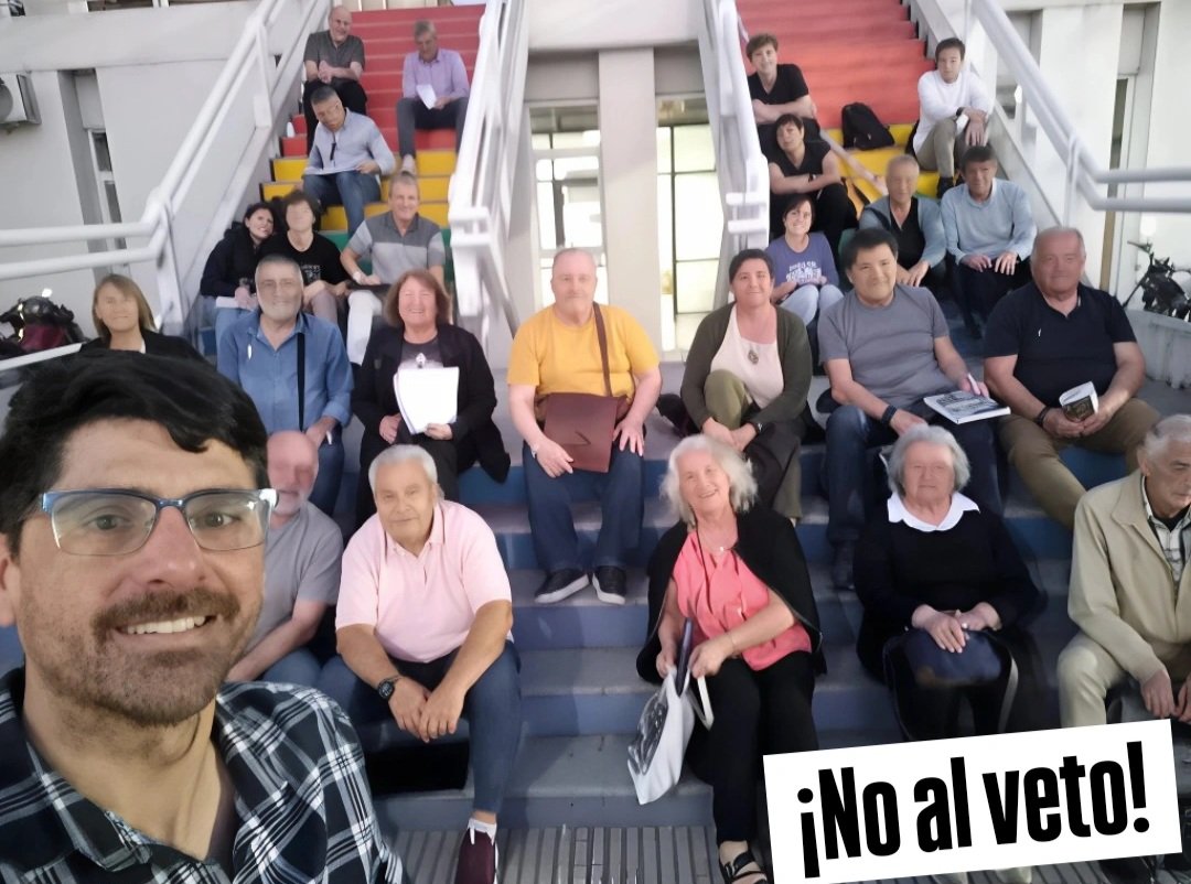 SebastianArtola's tweet photo. Hoy, clase pública en las escalinatas de la Facultad de Ciencia Política!
Mañana 17 todxs a las calles en defensa de la educación, la ciencia y la salud pública.
¡No al veto! ¡Sí a la Ley de Financiamiento Universitario!
#noalveto #universidadpublicasiempre #fcpolit #unr https://t.co/m01BrncBUT