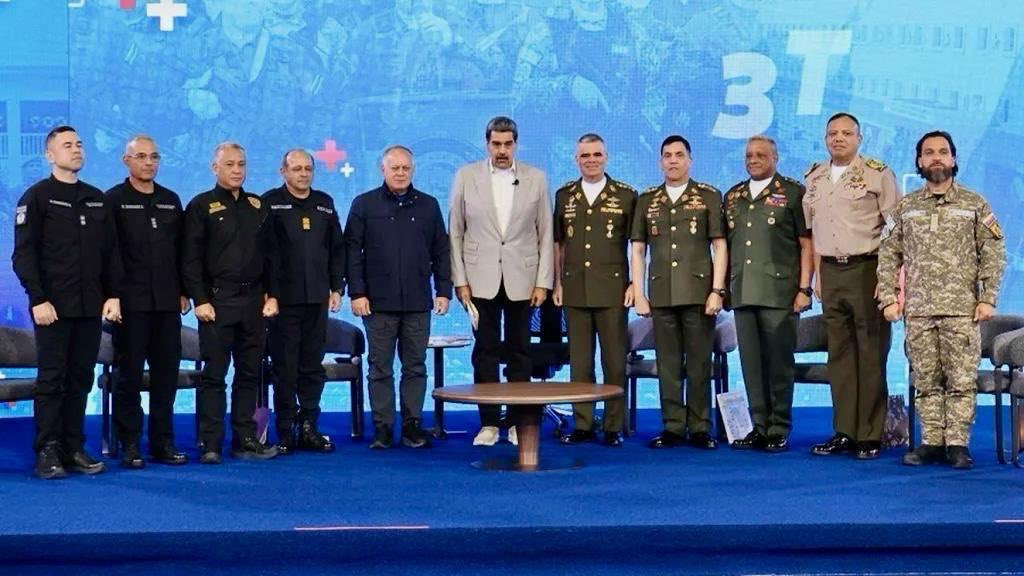 codiguillos's tweet image. Guarden esta foto.

Aparecerá en la página de Wikipedia del Cartel de los Soles. 

💨=🔥