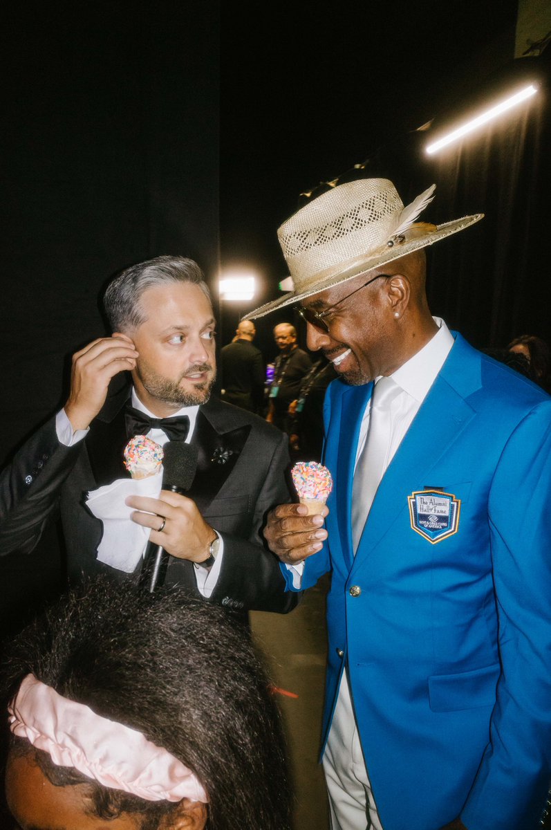 Nate Bargatze tweet media