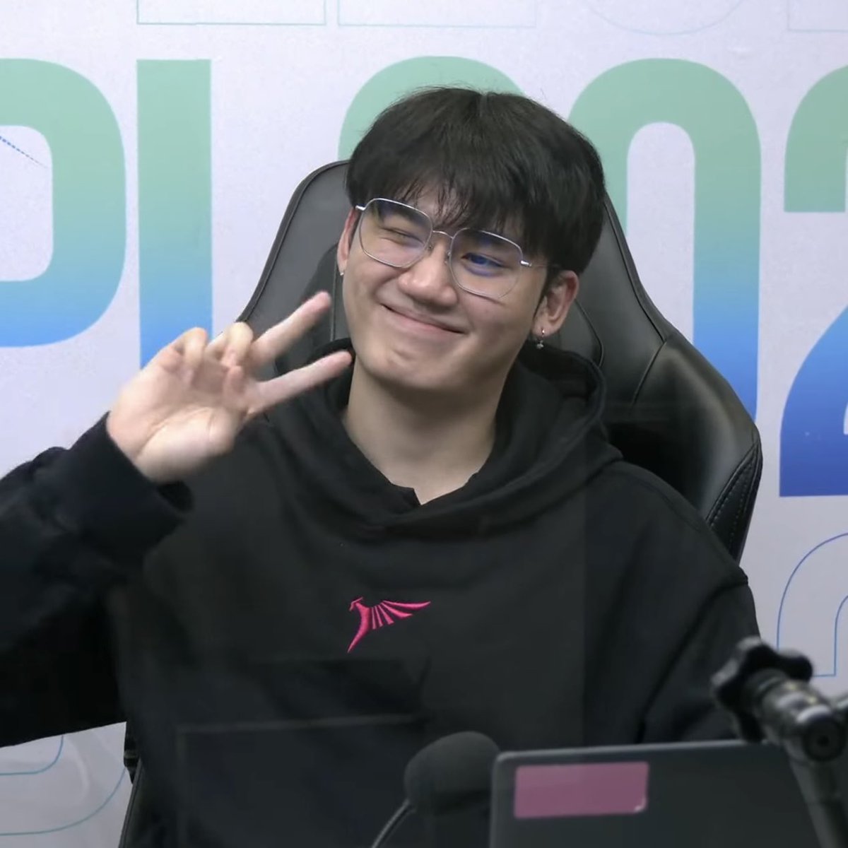 meri 🦐 tweet media