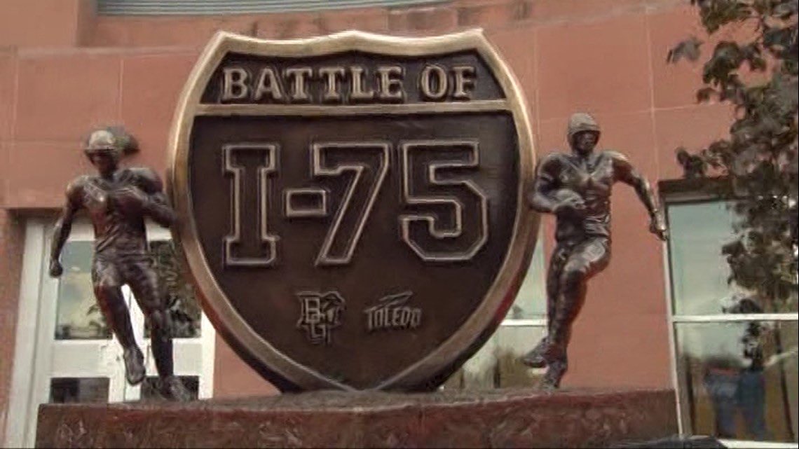 SickosCommittee's tweet photo. Need the Battle of I-75 so bad right now. https://t.co/chXnm3Nwy4