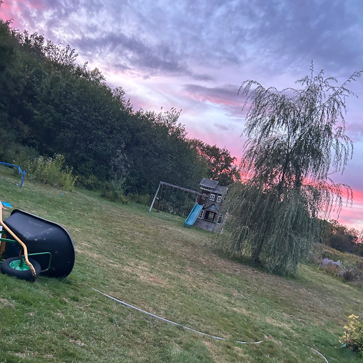 4yo, running inside: “MOM MOM THERE IS A BEWTIFUL SUNSET CAN I HAVE YOUR PHONE TO TAKE A PICTURE??”
Best sunset picture I’ve ever seen, personally.