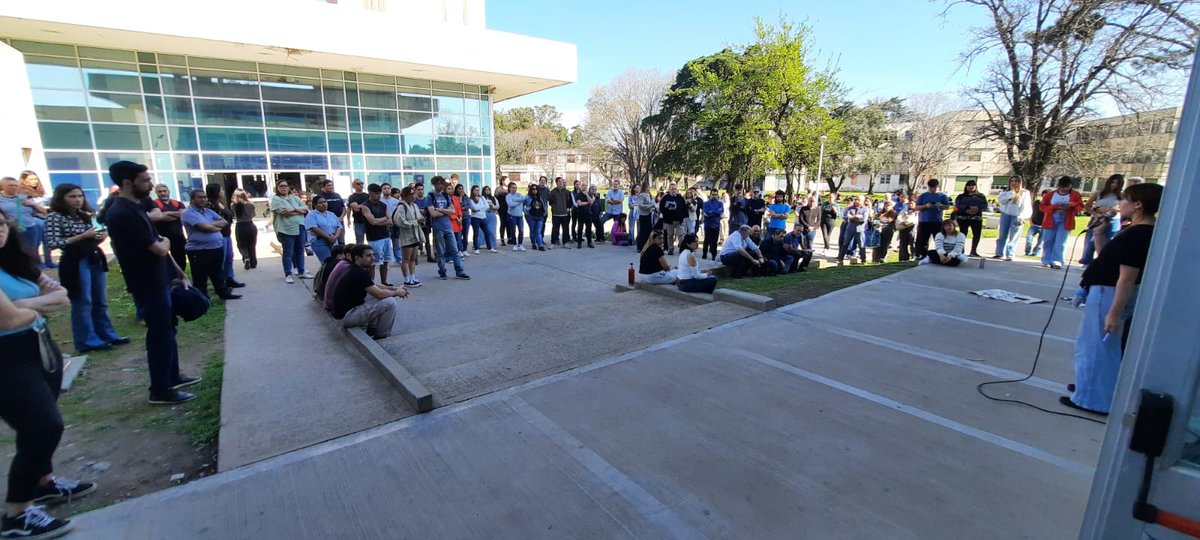 Hoy en asamblea nos organizamos para marchar mañana por la universidad pública y en apoyo a los diputados que sostendrán la Ley de Financiamiento Universitario contra el veto de Milei.
#LaCorrienteFundadora #UNM #NoAlVeto