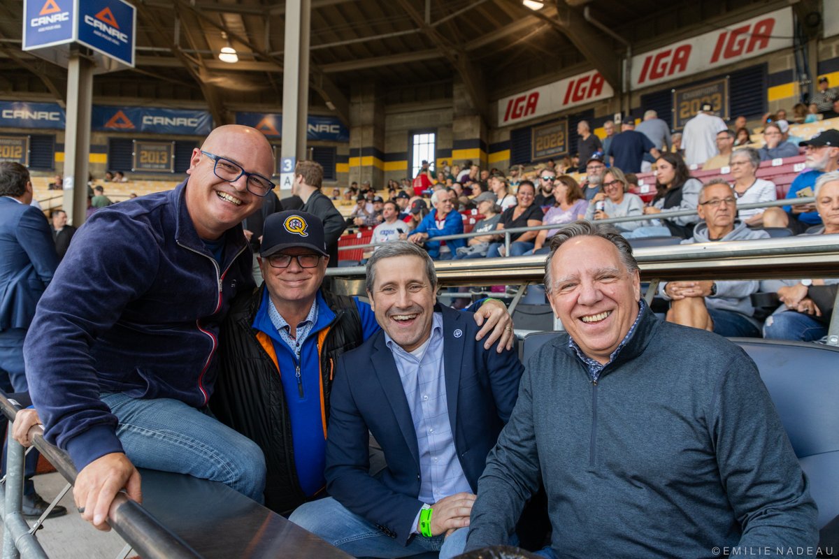 Soirée au baseball avec <a href="/JFSimardMont/">Jean-François Simard</a> <a href="/JJulienCAQ/">Jonatan Julien</a> et <a href="/MarioAsselin/">Mario Asselin</a> au Stade Canac pour encourager nos <a href="/CapitalesQuebec/">Capitales de Québec</a> ! ⚾ Le baseball est plus vivant que jamais à Québec ! Bonne chance à Patrick Scalabrini et à toute l’équipe pour cette finale. On est avec vous 🏆