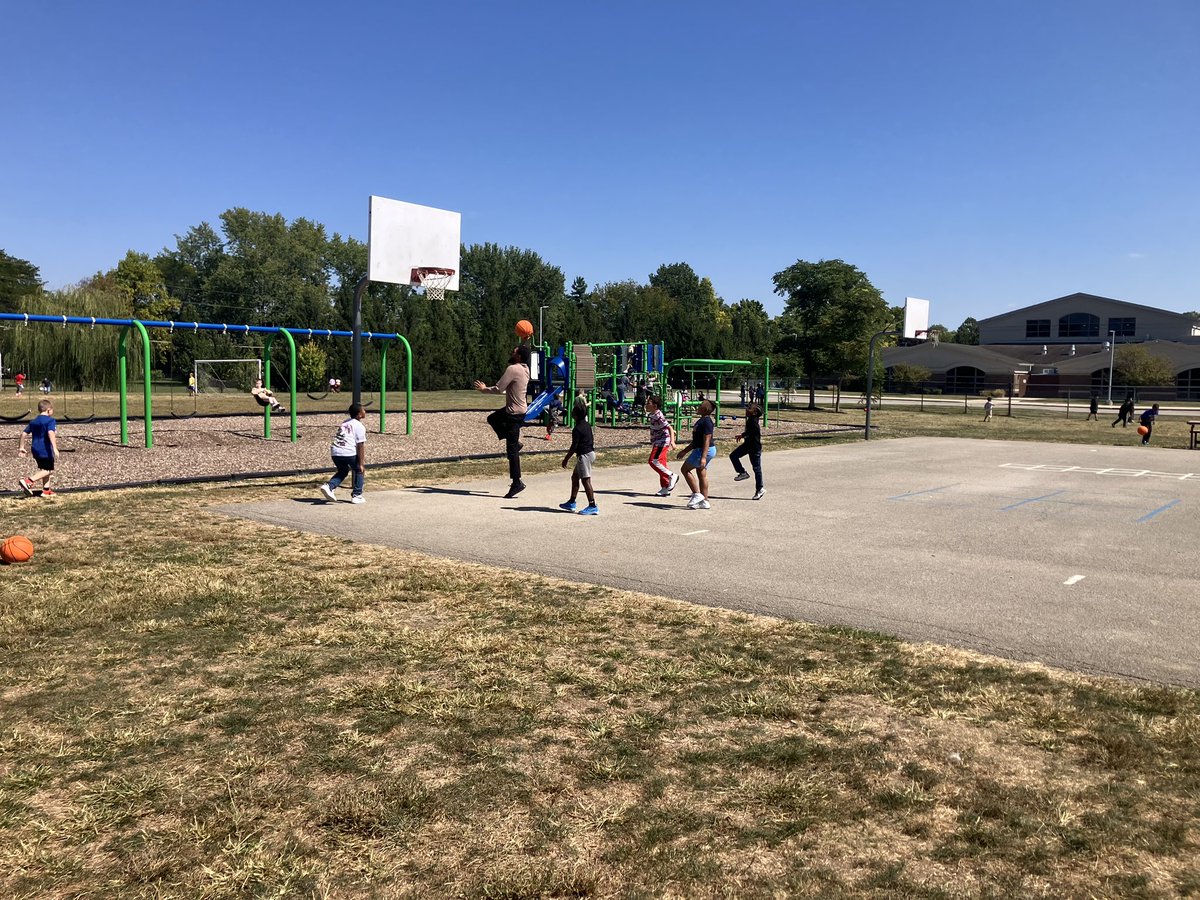 MaryCastleElem's tweet image. It’s always a GREAT recess when Mr. Muncie jumps in the game! Thanks for showing us how to use our new basketball equipment! 🙌 #mecGROW #RecessFun #MECisThePlaceToBe