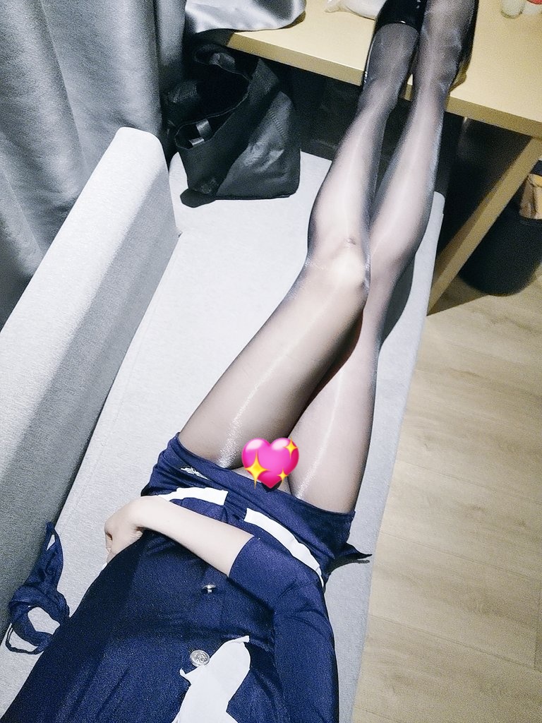 CDdongdongzi's tweet image. 男娘空姐为您服务。客人不行，不能吃人家的仙女棒，这是违反规定的！