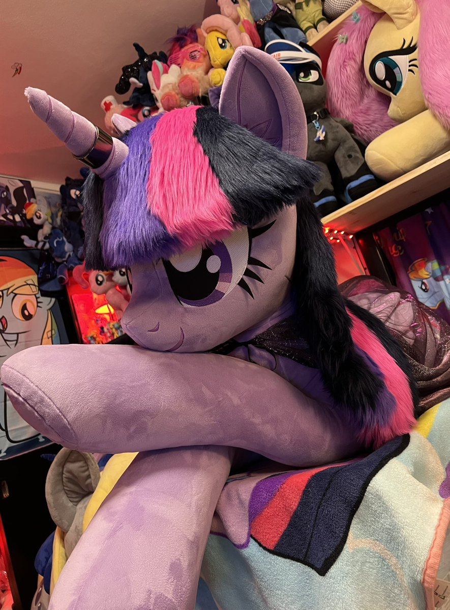Such a cute bookhorse😍 I think she wants to read a 📖 with you.