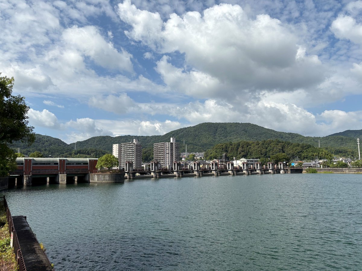 滋賀県大津市にある「水のめぐみ館 アクア琵琶」で
琵琶湖や河川、水について楽しく学びませんか？
11月9日には「水辺の匠」イベントを開催予定です！

#琵琶湖 #水辺の匠 #アクア琵琶 #瀬田川洗堰

kkr.mlit.go.jp/biwako/aquabiw…