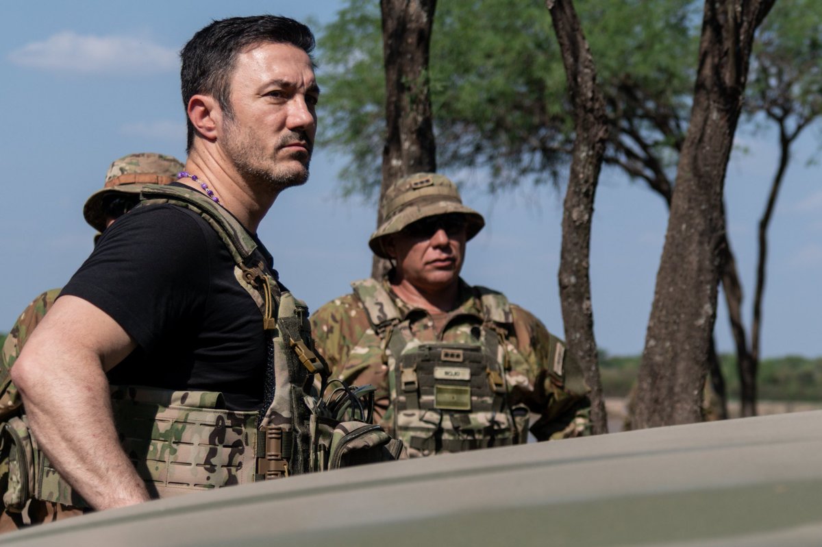 En Tartagal desplegamos la Operación Roca, orgulloso de ver a nuestros soldados entrenados, capacitados y equipados para custodiar las fronteras y defender a los argentinos, en una misión que honra su historia.

Así como Roca en el sur, Güemes en el norte o San Martín en los