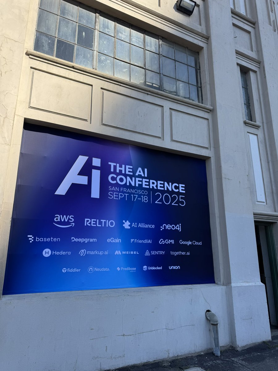 alili912's tweet image. The team is getting ready for @AIconference 💪🏻 come visit the @hedera booth at #222 on Wednesday &amp;amp; Thursday 🏃🏻‍♀️