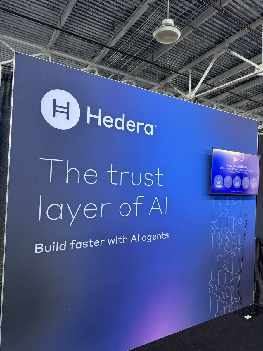 alili912's tweet image. The team is getting ready for @AIconference 💪🏻 come visit the @hedera booth at #222 on Wednesday &amp;amp; Thursday 🏃🏻‍♀️