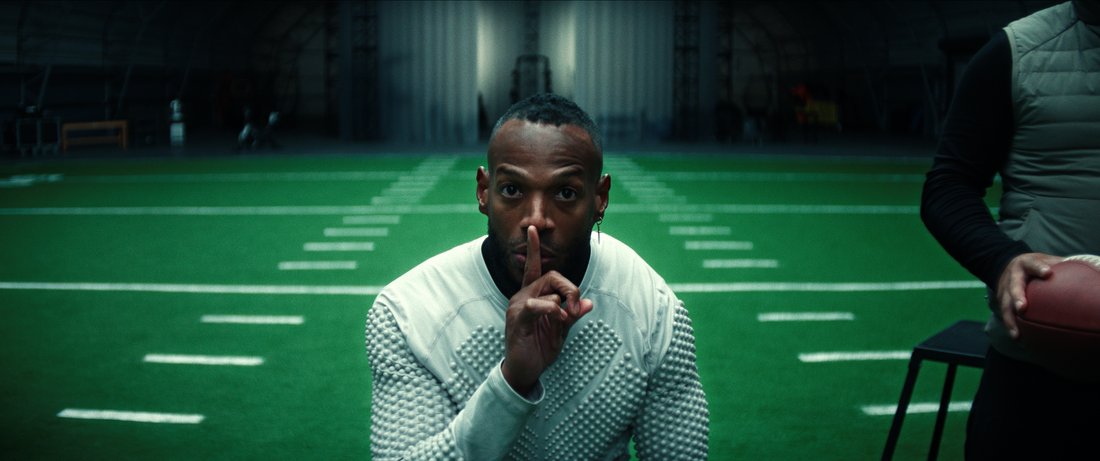 DapperDrFeel's tweet photo. First Reaction: #HIM is visually striking and cryptic, a Devil’s Advocate meets Training Day thriller set in the world of football. Marlon Wayans is intense and calculated. It’s worth a second watch to catch the subtle details and unpack its look at football culture.#HIMMovie https://t.co/VfzR0ro2M2