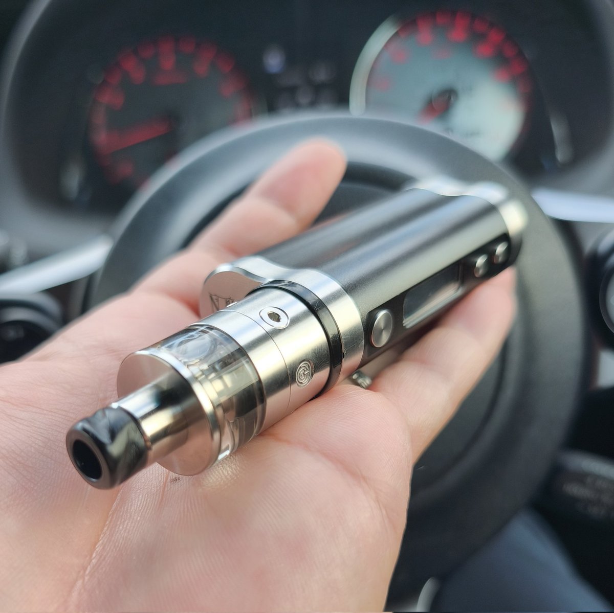 Reprazent_vape's tweet photo. #pNeumatyca 、フシギなattyですなぁ。
甘味材が入っているようなliquidは甘さが抑えられるし、RINNのようなサッパリなモノは甘く感じる....
孔が多いのにドロー���...って言うのは、面積の問題だろうね。概ね1.2～1.5相当なんだろうなと。 https://t.co/s6VKsJkbOc