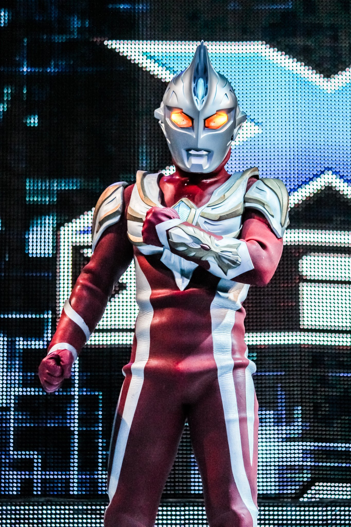 ご当地ウルトラマン・熱海 ROUTE | ひろプリのジョジョ版イラスト！ 上が本物 下ジョジョ風