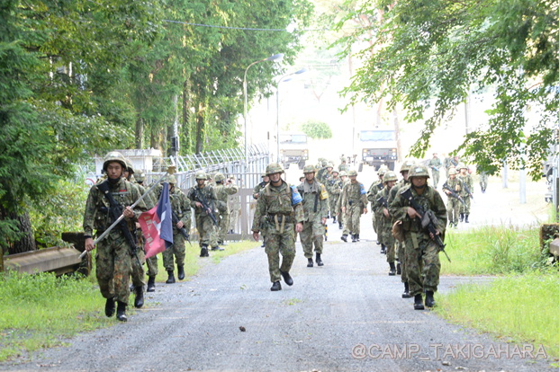 普通科教導連隊 の新隊員は、35km行軍を行いました。演習場内は