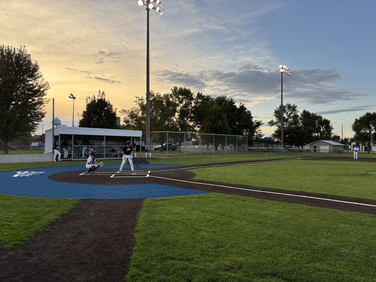 Awesome night playing in our first ever intersquad scrimmage! Black team wins 5-3, excited to open it up at home this week against NDSU!

#GoJacks