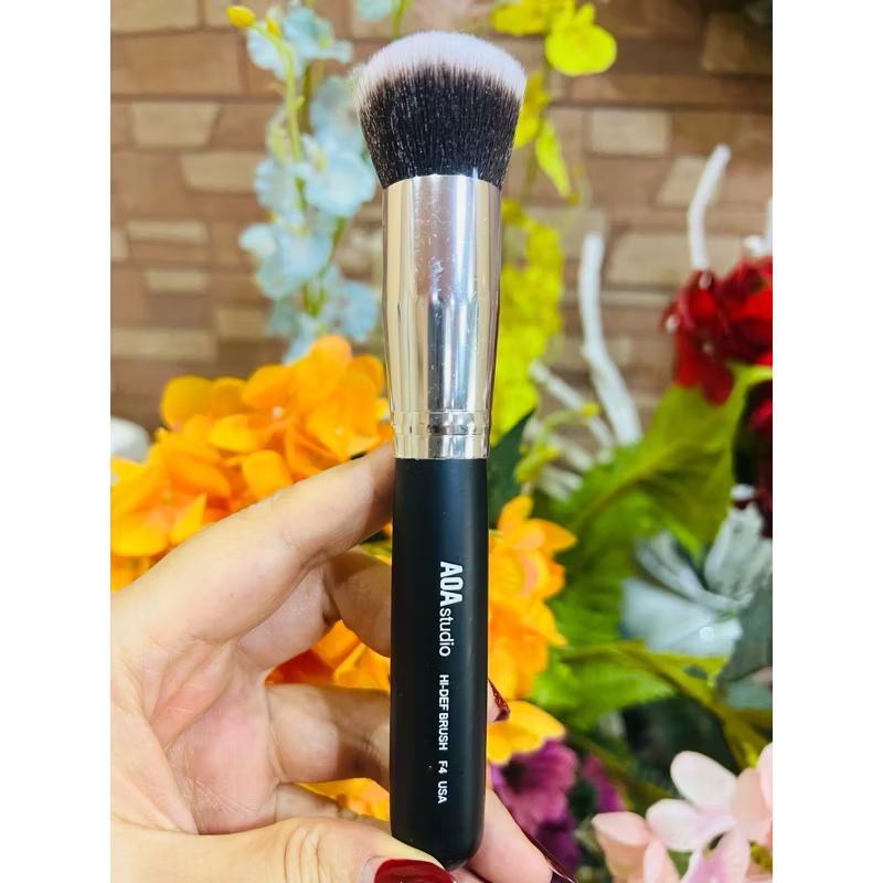 danton5555's tweet photo. Xem ngay 🎊Cọ Trang Điểm AOA studio F4 với giá ₫40.000. Mua ngay trên Shopee! https://t.co/XocomqUYiJ https://t.co/psdKh3Kq86