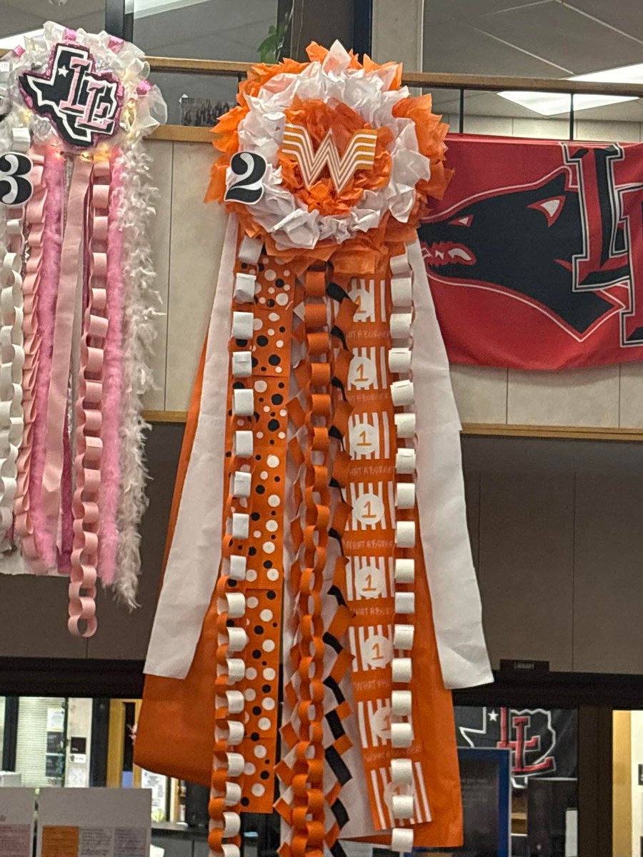 ryancachegibbs's tweet image. @LevellandISD  Lobos love Friday Nights Lights, HOCO and @Whataburger!  #OpenOpenOpen @LLHS_Athletics