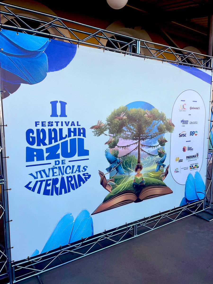 _isabelaMAC's tweet image. Last week I took part in a roundtable at the 2nd Gralha Azul Festival of Literary Experiences!
What an incredible event—well organized, promoting culture, literature, and celebrating women authors! What an experience! ✨