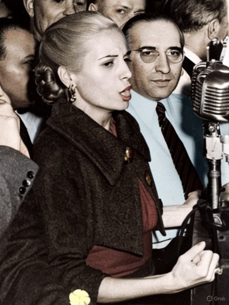 “Triste el pobre que oliendo bosta se cree el dueño de las vacas”. 

Evita 🇦🇷