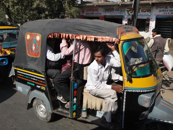marc_lopez11's tweet photo. @m_ebrard Pinchi Patricio-bobesponja, primero trajiste la pobreza arrabalera con tus tuc-tuc de la India. No pudiste traerte algo más tercermundista?
Ahora presumes de aviones a control remoto. https://t.co/zlGjGldq3i