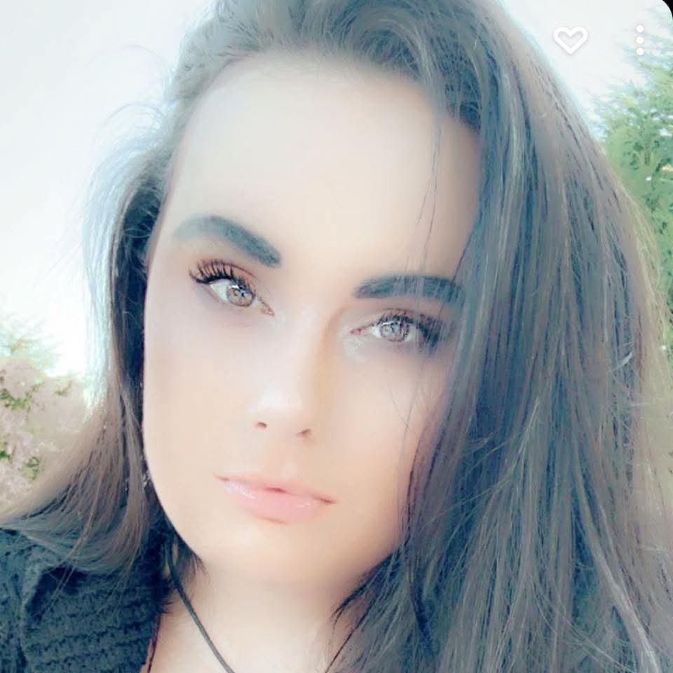 TTLConservative's tweet photo. @Applebees She's one of yours. She going to poison a conservative? https://t.co/RLybTxuo8b