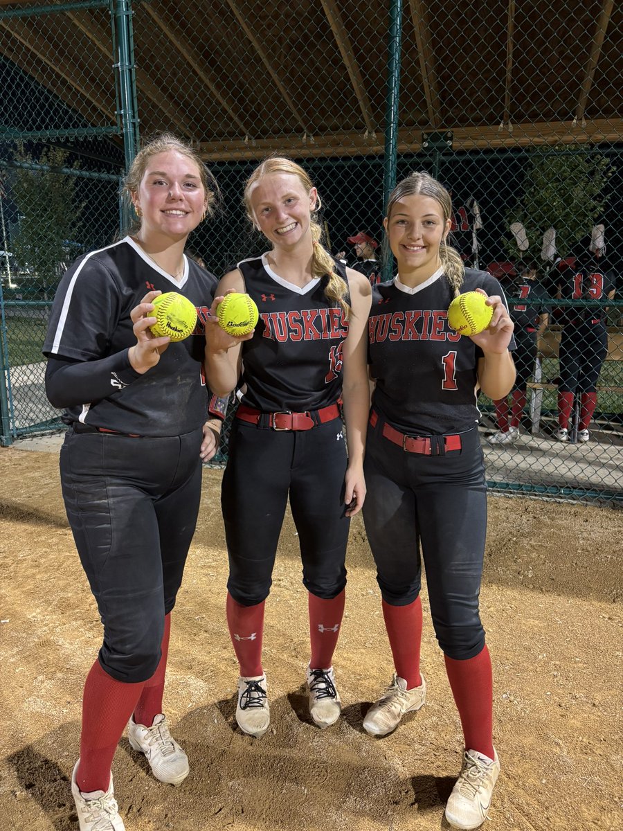SoftballHusky's tweet photo. 8-11 L to GINW

Great fight tonight!

Tonight’s bomb squad😍 https://t.co/vqHB2wk8kn