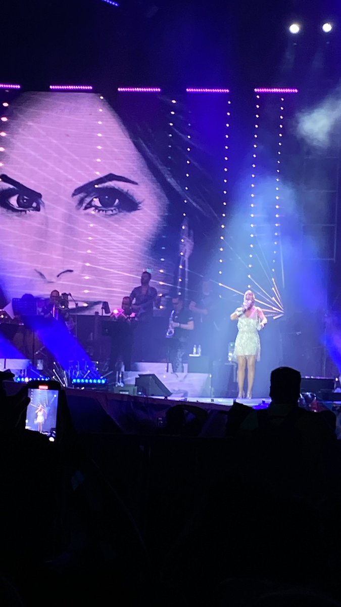 lupitamdslu's tweet photo. 🤏Ese show en Veracruz fue tan bonito pero cansado ajjaja amooo 

LUCERO SIEMPRE CONTIGO https://t.co/d9GXOKk077