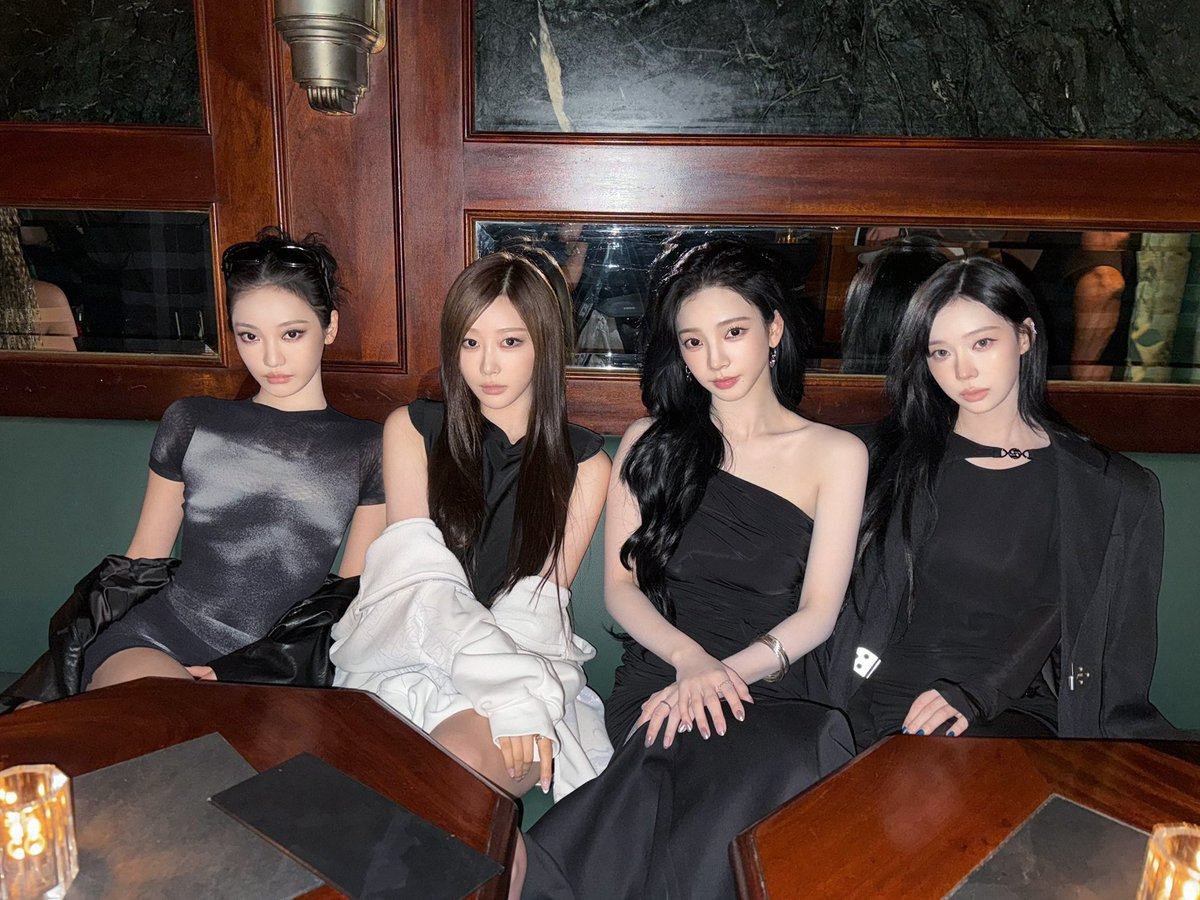 uchinangaeri's tweet photo. Much love to 🖤, @papermagazine @amazonmusic. https://t.co/4lTTh1uM47