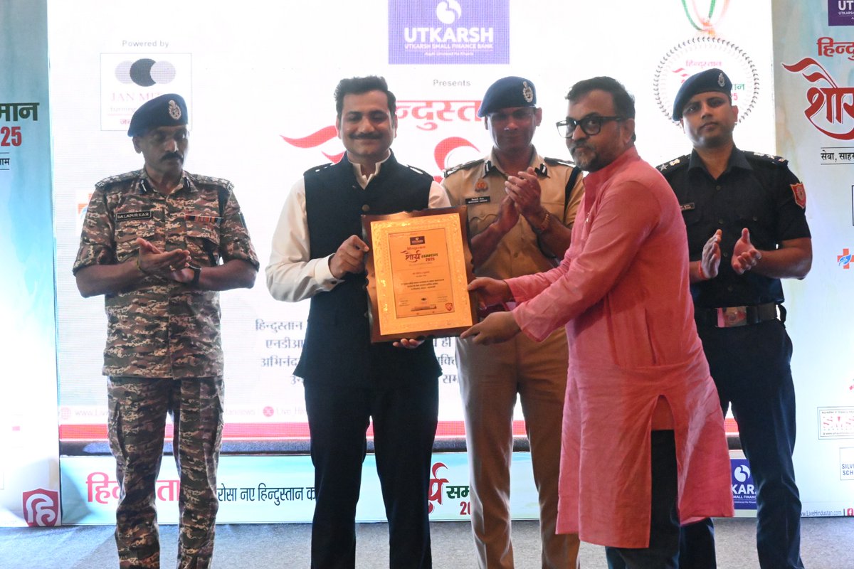 neodalit's tweet image. Honoured to receive, on behalf of Jan Mitra Nyas, recognition from the hands of the Police Commissioner of Varanasi at the @HindustanHindi event.
A proud moment to reaffirm our call for #PoliceReforms to ensure justice, dignity &amp;amp; humanity for all.
 
@varanasipolice @Uppolice