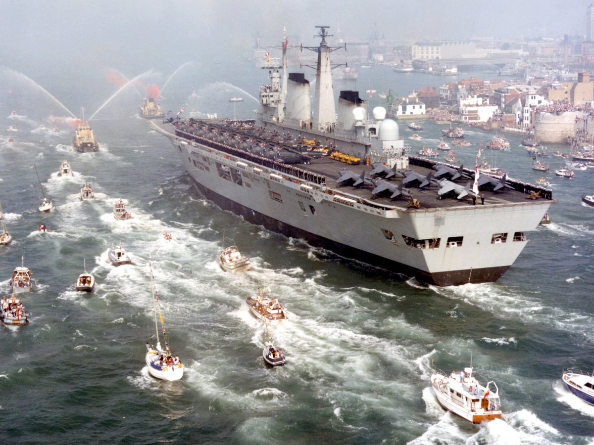 On this day in 1982, HMS Invincible sailed into Portsmouth Harbour. Decks lined with heroes, marking the triumphant return from the Falklands. 🇬🇧