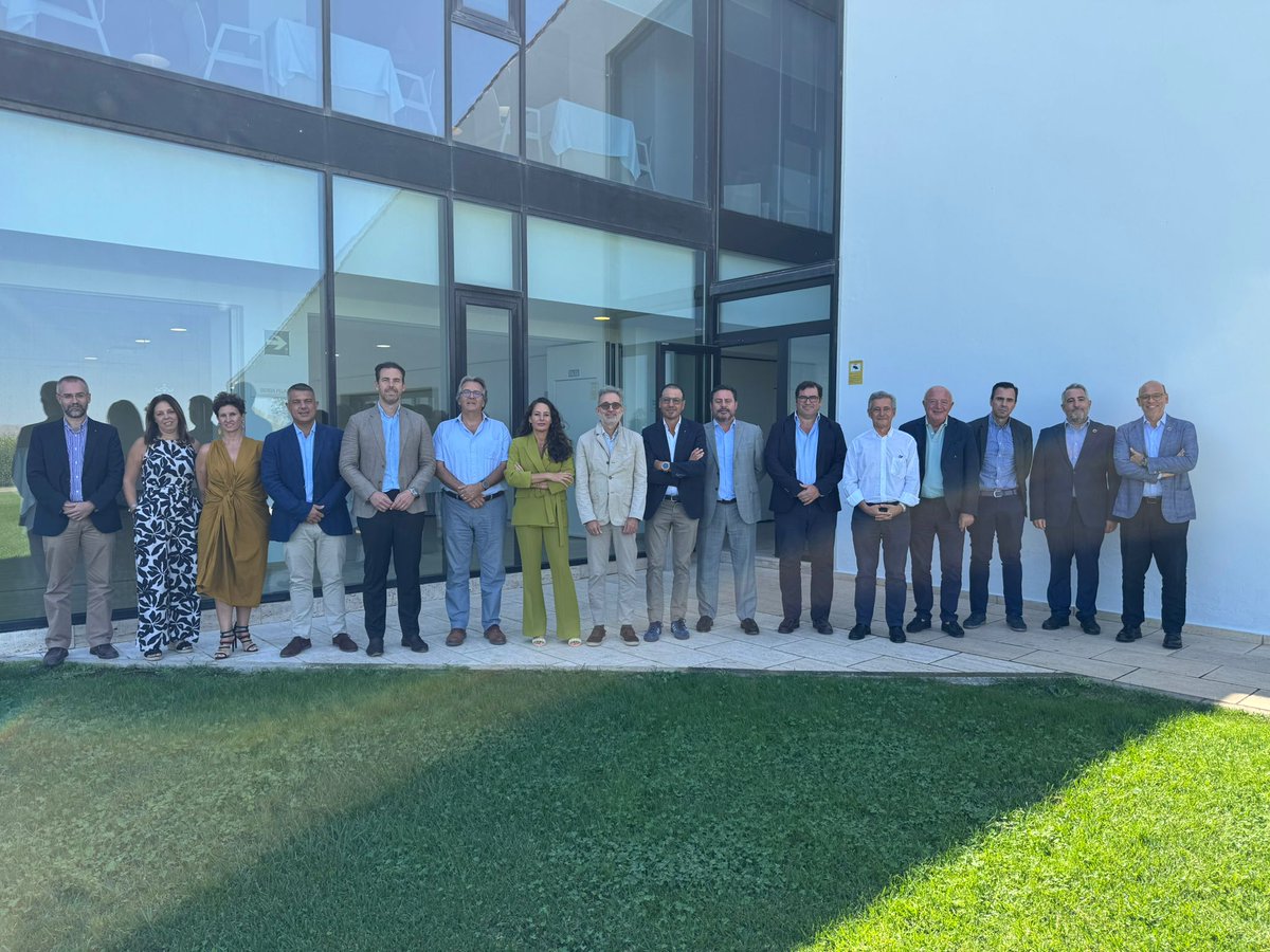 UMA innTech (@umainntech) on Twitter photo Reunión del Comité Ejecutivo de <a href="/innovairv/">INNOVA IRV</a> para analizar su estrategia. Con la participación del Delegado del Rector para la Innovación Tecnológica y Vicepresidente de la Fundación, presentando el potencial de la <a href="/InfoUMA/">Universidad de Málaga</a> en IA, y la relevancia de la universidad en el ecosistema. Reunión del Comité Ejecutivo de <a href="/innovairv/">INNOVA IRV</a> para analizar su estrategia. Con la participación del Delegado del Rector para la Innovación Tecnológica y Vicepresidente de la Fundación, presentando el potencial de la <a href="/InfoUMA/">Universidad de Málaga</a> en IA, y la relevancia de la universidad en el ecosistema.