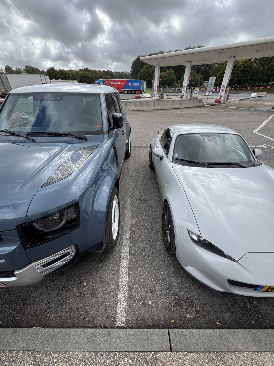 Rangé des voitures tweet media