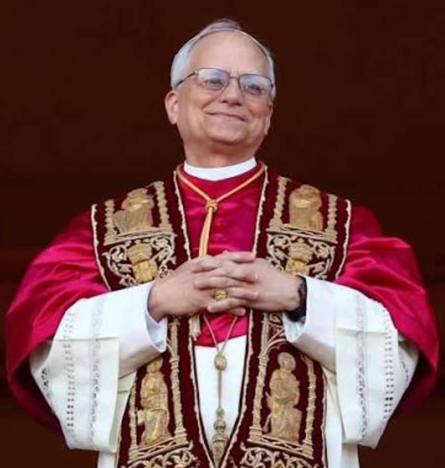 Giorgioaki's tweet image. In un periodo storico di crisi morale, crisi di senso, crisi spirituale e di orientamento, acuta quanto poche volte nell'avventura umana, il papa americano riesce a mantenere il profilo di un camaleonte su una tapezzeria a fiori: invisibile.

E quando dice qualcosa sembrano