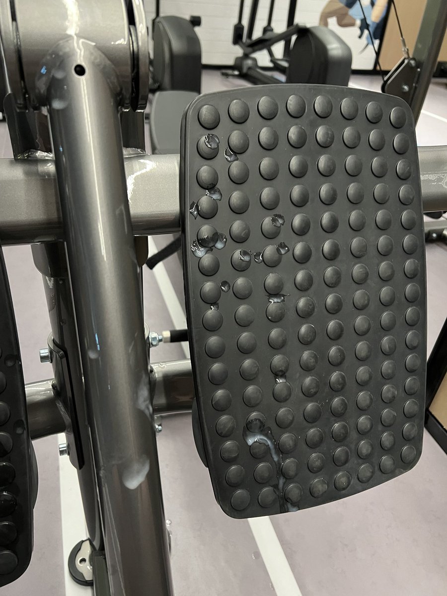 Hugedgeboy tweet media