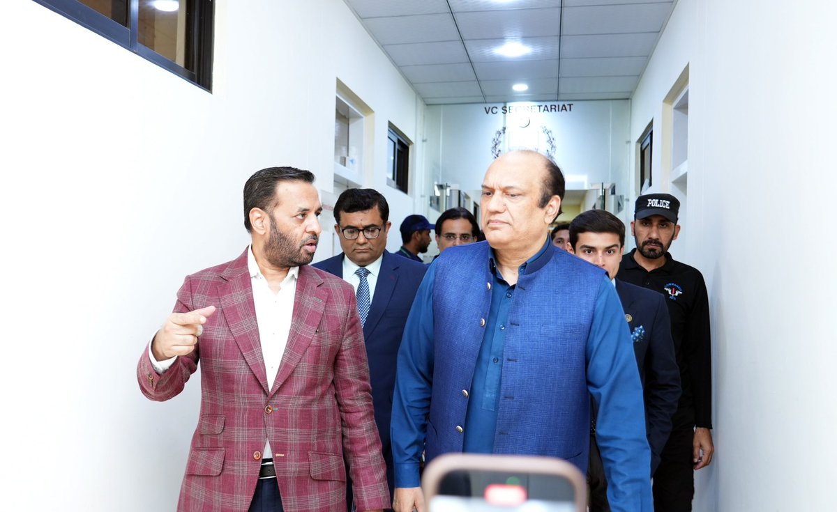 nhsrcofficial's tweet photo. وفاقی وزیر صحت سید مصطفیٰ کمال کا ہیلتھ سروسز اکیڈمی کا دورہ، وائس چانسلر سے ملاقات اور پبلک ہیلتھ تعلیم کے فروغ پر گفتگو۔
#MustafaKamal #MoNHSRC https://t.co/pqPnM09KUr