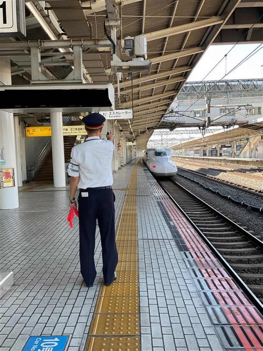 今日もJR東海米原駅の安全を守ります。駅員一同皆様のご利用を心よりお待ちしております。＃JR東海＃米原駅